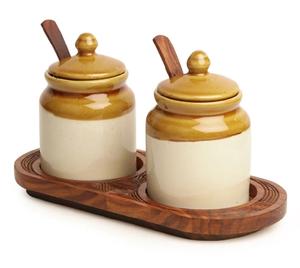 Bocaux en céramique à l'ancienne avec plateau sculpté à la main Ensemble non étanche à l'air de 2 pots à condiments en céramique avec shesham en bois - Product Image 1