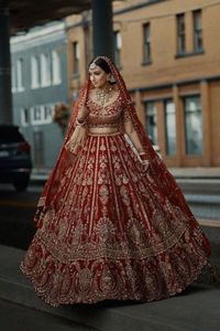 Vestido de diseñador para mujer Lehenga Choli con bordado pesado Nueva blusa de seda de trabajo Dabka adornada con piedras de cuentas de cristal - Product Image 2