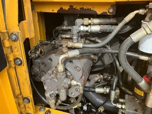 Excavadora de cadenas EC140BLC usada con motor diésel, capacidad de 21 toneladas, cucharón de 1.22 m, multifunción, en buen estado. - Product Image 3