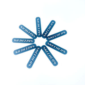 Écusson de logo en PVC écologique personnalisé à coudre pour chemises, chaussures, sacs, chapeaux et vêtements de marque - Product Image 1