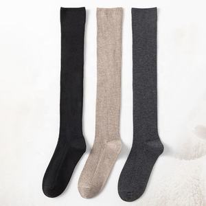 Calcetines largos por encima de la rodilla para mujer, calcetines cálidos de mezcla de lana de punto suave, calcetines altos hasta el muslo para uso diario y capas - Product Image 2