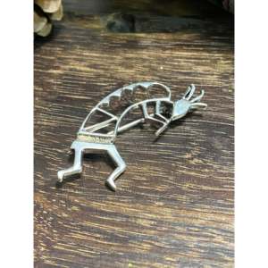 Broche Kokopelli en argent sterling fabriquée par des artisans Navajo, plaquée or, bijoux de mariage, de fiançailles ou de cadeau avec zircon et strass - Product Image 4