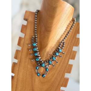Ensemble de colliers Squash Blossom en turquoise Kingman et argent sterling, collection culturelle Lenora Garcia - Product Image 4