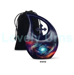 โกศสำหรับงานศพของมนุษย์ตกแต่งด้วยเถ้ากระดูกไขว้ของมนุษย์พร้อมถุงกำมะหยี่ - Product Image 2