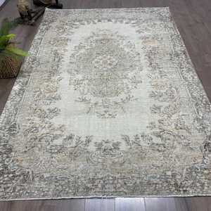 พรมขนาด 6.1x9.1 ฟุต, พรมตุรกีโบราณ, พรมขนสัตว์ลายกราฟิกสีเทาขาว - Product Image 1