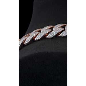 สร้อยคอ SHREYA DIAM แบบ Cuban Link ขนาด 22 มม. ประดับเพชรโมอิสซาไนต์ทรง Brilliant Cut เกรด VVS1  ทำจากเงินแท้ 925 - Product Image 4