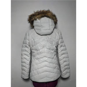 Haute qualité personnalisé OEM femmes léger pleine fermeture éclair résistant à l'eau compressible en cuir doudoune à manches longues à capuche automne - Product Image 4