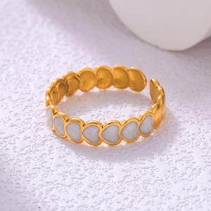 Bague cœur en acier inoxydable plaqué or 18 carats pour femme - Product Image 2