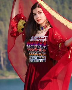 Robe baloutche afghane vintage nouvellement ajoutée avec broderie Kuchi en mousseline de soie à manches longues Style tribal d'Asie centrale - Product Image 4