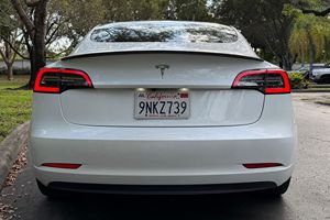 Tesla Model 3 2023 Usado en Excelentes Condiciones - Product Image 2
