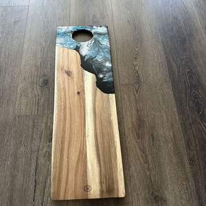 Tabla de cortar de madera con patrón de doble tono Base de madera Forma redonda Durable Reutilizable Fácil de limpiar para uso doméstico y comercial - Product Image 4