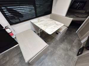 Caravana Mini Moderna Totalmente Equipada Lista para Exportar, Remolque RV 4x4 Móvil con Cocina de Lujo, Ligera, con Capacidad para 4 Personas - Product Image 6