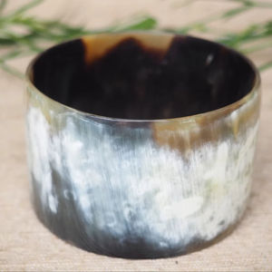 Bracelets en corne de buffle naturelle, fabrication artisanale de bijoux en corne de buffle - Product Image 1