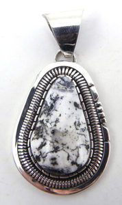 Pendentif Navajo Walter Vandever en argent sterling 925 avec buffle blanc et diamant pour cadeau ou fête - Product Image 2