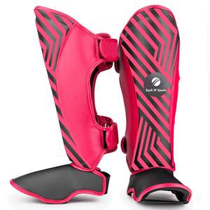 Protège-tibias de boxe en cuir de qualité supérieure, protège-tibias personnalisés pour hommes et femmes avec un design protecteur et durable, protège-tibias personnalisés - Product Image 2