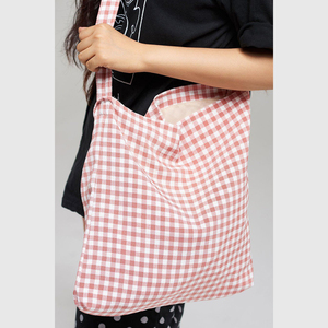 Sacs fourre-tout à bandoulière en lin à motif de carreaux, taille personnalisée 60x60 Cm bas quantité minimale de commande fabriqué avec 100% en lin - Product Image 3