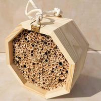 Bee House Petite maison d'insectes faite à la main, accessoires pour animaux de compagnie fabriqués à partir de matériaux naturels et décoration de la maison élégante, vente en gros.