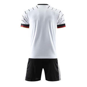 Ensemble d'uniformes de football d'entraînement et de match avec matériau à séchage rapide, fabriqué à Sialkot au Pakistan, qualité supérieure, uniforme de football personnalisé pour hommes - Product Image 4