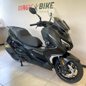 Motocicletas de Calle QJ FORT 4.0, Producto Versátil - Product Image 1