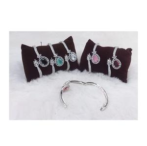 Fournisseur indien d'accessoires de mode Bracelet de luxe AD avec ajustement réglable pour les looks de mariée et de fête disponibles au meilleur prix - Product Image 1