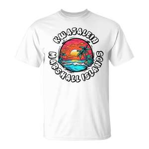 T-shirt unisexe en coton à col rond et manches courtes, motif coucher de soleil vintage avec palmiers et plage des îles Marshall de Kwajalein, promotionnel pour adultes - Product Image 1