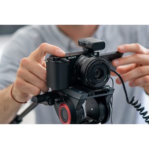 กล้องวีล็อกแบบมิเรอร์เลสพร้อมเลนส์ 16-50 มม. และบันทึกวิดีโอ 4K ระบบโฟกัสอัตโนมัติแบบ Eye AF หน้าจอพลิกได้สำหรับผู้สร้างคอนเทนต์ เซ็นเซอร์ APS-C - Product Image 3