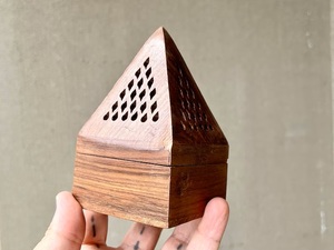 ที่จุดธูปไม้ทรงพีระมิดที่ใส่ธูปหอมไม้กลิ่นหอมที่ทำจากไม้รูปทรงปิรามิดออกแบบโลโก้ได้ตามต้องการ - Product Image 5