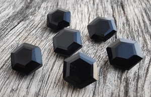 Piedras preciosas sueltas de ónix negro natural marca Lavira al por mayor, corte hexagonal, certificado IGI para la fabricación de joyas, Varios tamaños disponibles - Product Image 3