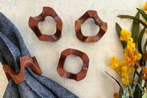 Anneau de serviette en bois de manguier avec finition brune, idéal pour une salle à manger de style campagnard - Product Image 6