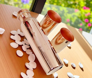 Botella de agua de cobre grabado puro 100% para gimnasio, yoga, viaje, propósito, fábrica al por mayor en India, 900 ml - Product Image 1