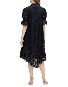 Robe midi d'été en coton brodé bleu, col en V, coupe trapèze, écologique, respirante, à ourlet asymétrique volanté et doublure en dentelle - Product Image 2