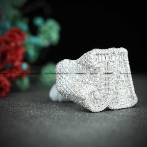 Anillo de Compromiso con Inicial JA de Moissanita, Anillo de Boda con Diamantes Redondos y Baguette para Hombre de Phoenix Enterprise - Product Image 5