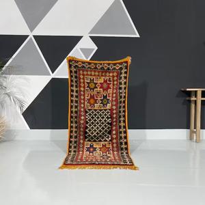 Tapis marocains authentiques faits à la main en laine, motifs berbères traditionnels, styles vintage et modernes pour la décoration intérieure - Product Image 1