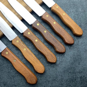 Juego de 6 Cuchillos para Carne Profesionales de Acero Inoxidable con Hoja Dentada y Mango de Madera - Product Image 2