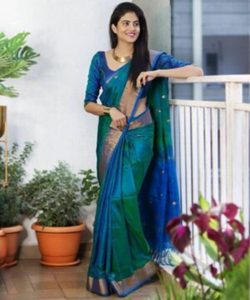 Sarees giá bán buôn có sẵn để mua số lượng lớn, làm cho họ một sự lựa chọn tuyệt vời cho các nhà bán lẻ và bán buôn.