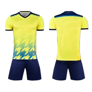 Uniforme de football personnalisé de haute qualité, 100% polyester, respirant, léger, impression par sublimation, shorts, vêtements de sport personnalisés - Product Image 1