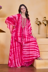 เสื้อท็อปทรงคัตท็อปพิมพ์ลายผีเสื้อของ ToSHIBORI พร้อมงานปักจารีหนาแน่นที่คอเสื้อ - Product Image 2