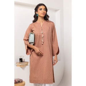 Chemise décontractée marron pour femme en tissu Dobby teint et orné, avec col mandarin et fonction respirante - Product Image 1