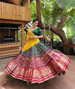 Navratri Muselina especial Algodón Impresión digital y trabajo de espejo Lehenga Choli con trabajo de bordado Dupatta para bodas y fiestas - Product Image 1