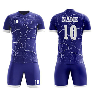 Uniforme de camiseta de fútbol hecho en poliéster 100% de estilo de tendencia Fabricación de Pakistán Uniforme de fútbol con diseño de logotipo personalizado - Product Image 1