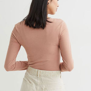 Camiseta de Manga Larga Personalizada para Mujer en Algodón Suave 100% con Cuello Redondo, Talla Personalizada - Product Image 3