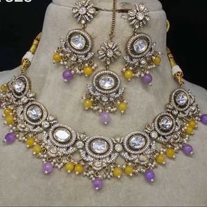 Ensemble de bijoux de mariée Kundan avec diamants américains | Collier et boucles d'oreilles en laiton plaqué argent pour fiançailles, mariages et fêtes - Product Image 2