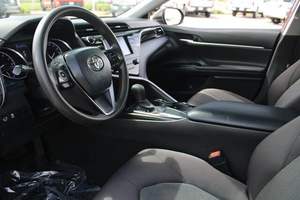 Camry LE 2020 Usado en Buen Estado, Volante a la Izquierda - Product Image 2