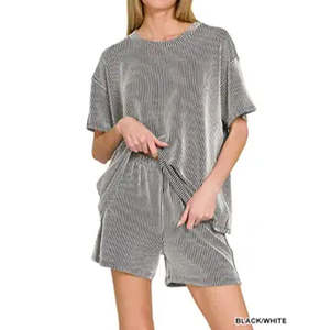 ผู้ผลิตขายส่งชุดเซ็ตสองชิ้นเสื้อยืดแขนสั้นกางเกงขาสั้นเหนือเข่าสีพื้นลำลองสำหรับฤดูร้อนสำหรับผู้หญิง - Product Image 6