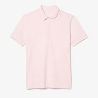 Polo en molleton tricoté extensible 100% rose clair, coupe ajustée, avec logo brodé personnalisé, patte de boutonnage dissimulée et bord côtelé anti-plis