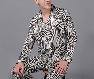 Ropa de dormir de satén de seda para hombre de verano de alta calidad personalizada OEM trajes de impresión digital con cordón pantalones de salón pijama suave para hombre - Product Image 6