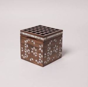 Recién llegado, quemador de incienso Bakhoor de metal y madera y Mubakhara con diseño árabe de trabajo de nácar - Product Image 3