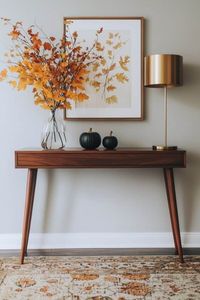 Table console en bois minimale offrant des lignes simples et épurées, parfaite pour les intérieurs de maison d'inspiration scandinave - Product Image 2