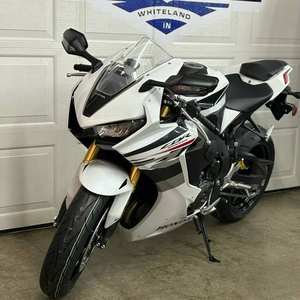 CBR1000RR 2024-2025 (Motocicletas) Listas para Enviar - Product Image 1