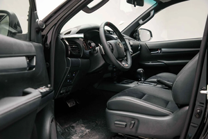 Como nuevo, precio asequible, 2026 Attitude Black TY-Hilux Doble Cabina GR Sport 4.0L 4x4 4WD Camioneta Lista para enviar - Product Image 3